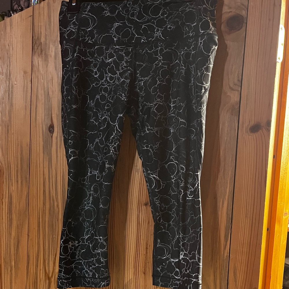 black under armour athletic leggings size large